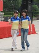 asian handicap comparison Keluarga berempat berjalan di luar bioskop untuk bertemu Xia Xia